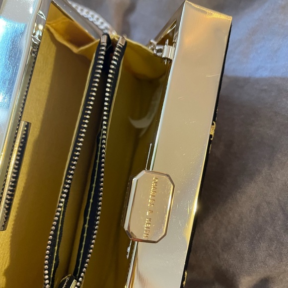 Handbag - Picture 5 of 7